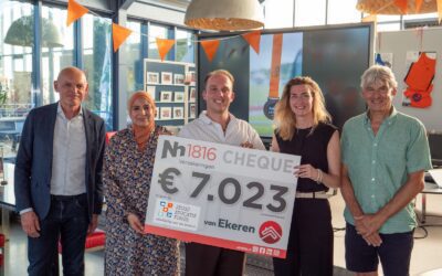 Overhandiging cheque Jeugdeducatiefonds